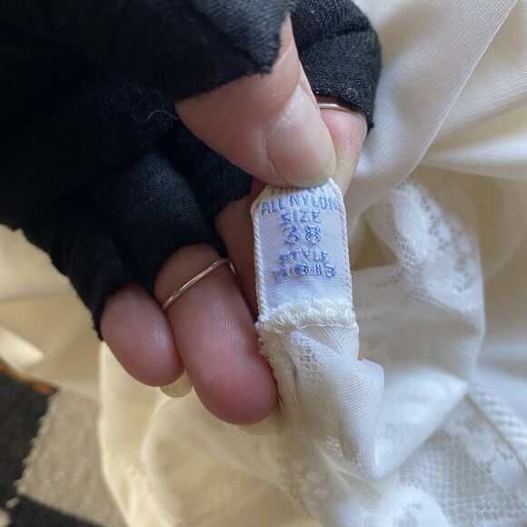 Vtg Vanity Fair White Nylon Full Slip/Dress Lingerie Lace top Lace Hem Sz 38 - Picture 14 of 16